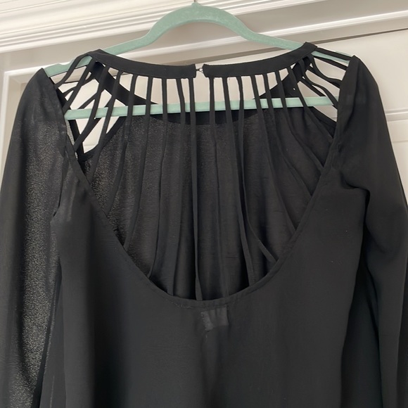 Long sleeve black top with string design - Picture 4 of 4